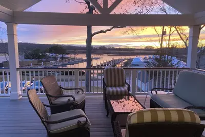 Image de Renovated Cutchogue Home w\/ Waterviews & Sunsets in Fleet’s Neck - Walk to beach
