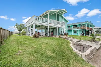 Image de Bearfoot Bungalow | Cozy Bayfront Beauty Near Area Fun!