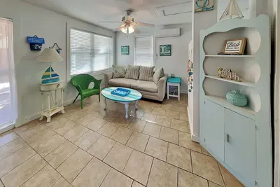 Image de Three Cozy Pet Friendly Cottages- Ocean Views + Ideal Location