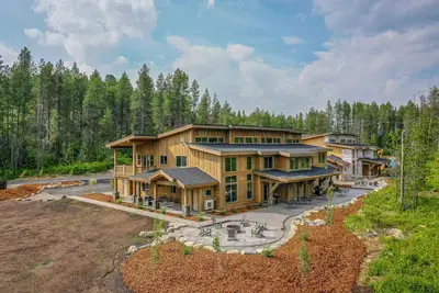 Image de Comfort & Adventure @ This Glacier Park Condo w/Hot Tub & Stunning Views #2-3