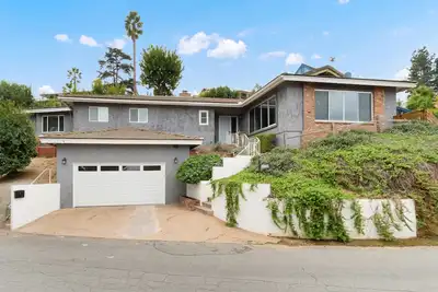 Image de Designer 4 Br La Mesa Home w/ Yard and Bbq