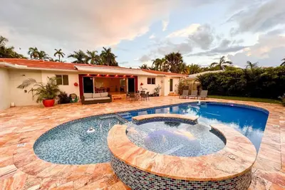 Image de Alluring Villa Short Stroll from Stunning Hollywood Beach!