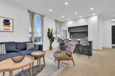 Image de Sunny, bright & natural apt, centrally located