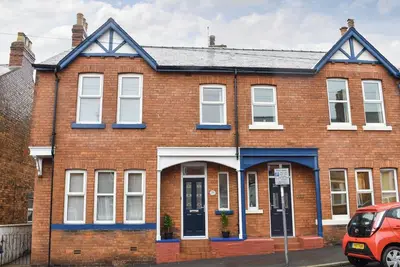 Image de This lovingly furnished and well-presented house is a great size for family and friends.