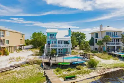 Image de Blue Crab – Riverfront | Pet Friendly | Private Pool, Pier, Boat Slip