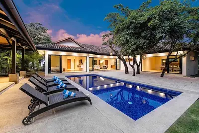 Image de Luxury property with private pool, Beach Club Access, daily housekeeping