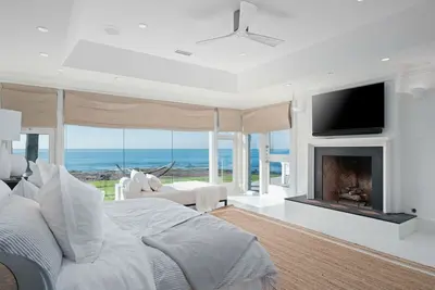 Image de Surf Estate w\/ Private Beach Access, Outdoor Living, & Breathtaking Views