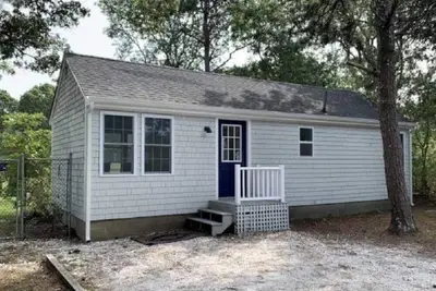 Image de Bright & Cozy, Yarmouth Cape Top Beaches!