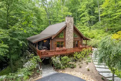 Image de Whispering Forest - Luxury, Custom Mountain Cabin with a Private Waterfall and a Hot Tub!