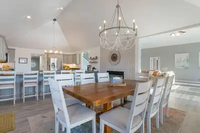Image de Southern Exposure With Breath Taking Views | 5000 sq. Ft | Sleeps 22