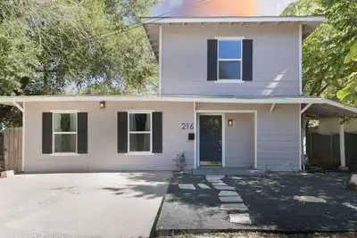 Image de Perfect near downtown location!