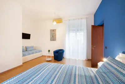 Image de 5 minutes from Salvator Rosa metro, apartment suitable for families and groups