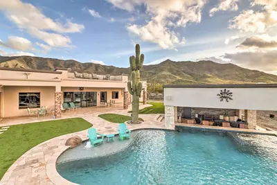 Image de Pool & Spa: Pet-Friendly Mansion in Phoenix!