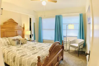 Image de Queen Full Twin Bed/Sleeps 5/Furnished Private Apt/In-Unit Washer Dryer/65\" Hdtv