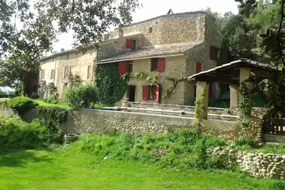 Image de Maison de charme au cœur de la nature avec piscine et tennis