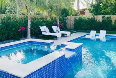 Image de Paradise 101: Modern Beach House steps to The Ave; Heated Pool + Hot Tub