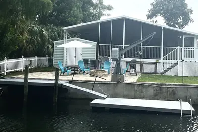 Image de ☀️200yd paddle to the Weeki Wachee River! Floating dock Pool table Shuffleboard ☀️