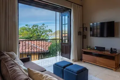 Image de Exclusive Penthouse w\/ Ocean Views by Spcr