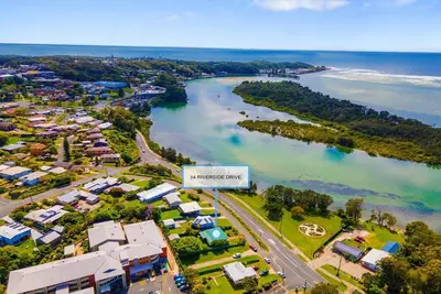 Image de Riverhouse - It about the location! Opposite the Nambucca River and estuary