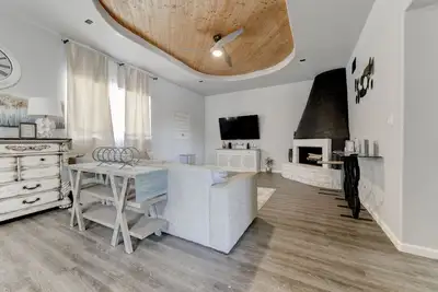 Image de Custom built Tuscan beauty 4br3ba 12+guests; 5min drive to Dana Peak park & lake