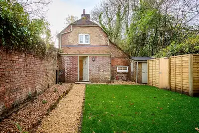 Charming New Forest Cottage. Sleeps 4. Minutes from the New Forest and ocean