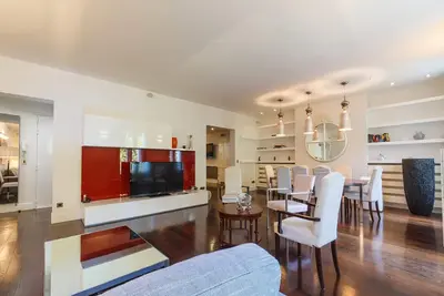 Image de Luxury 4bds/1900sqft with A/C close to Champs Elysees