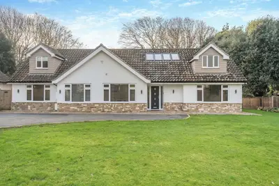 Image de A lovely high-end property with five bedrooms and four bathrooms.