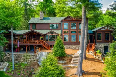 Image de Unparalleled Adirondack Lake Home on Kiwassa!