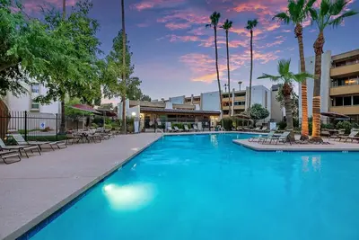 Image de Location, Location! Old Town Oasis close to Everything!