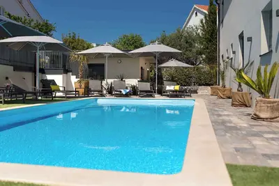 Image de Appartement de vacances moderne avec piscine