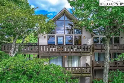 Image de Long Range Views, 1/2 Mile to Ski Slope! Secluded end unit.