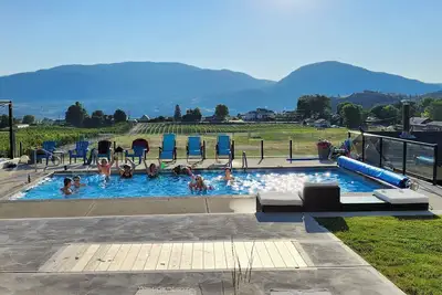 Image de Benchview Estate - pool, views, premium location! Licence # 00115339