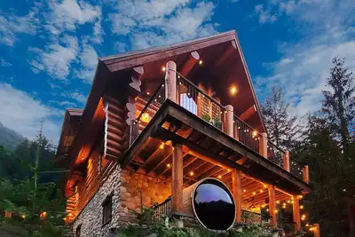Image de Luxury log house in Sunshine Valley “Ravenloft”