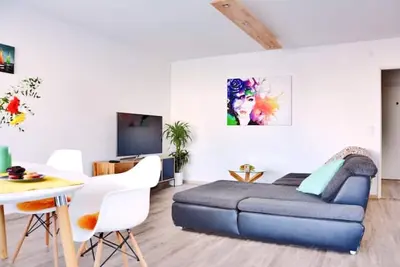 Image de Beautiful, modern apartment by the lake, relax, let go & unwind