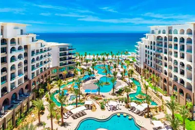 Image de 5 Star Resort w/ Luxurious, Gorgeous Suites. Diff size rooms & all inclusive opt