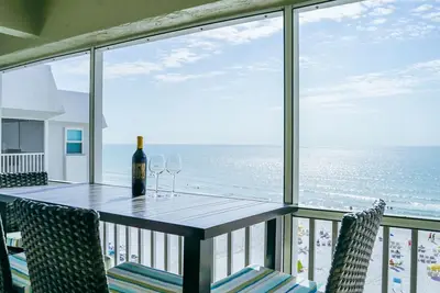 Image de 704n Crescent Arms- Full Gulf Front - 1 Week Min