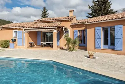 Image de Charmante villa en Provence avec piscine, calme, confort, parking privé sécurisé