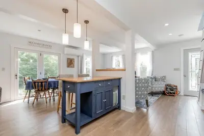 Image de Updated Long Island Maine Cottage