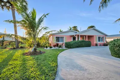 Image de Midcentury Modern, The Rio Retreat close to beautiful beaches!