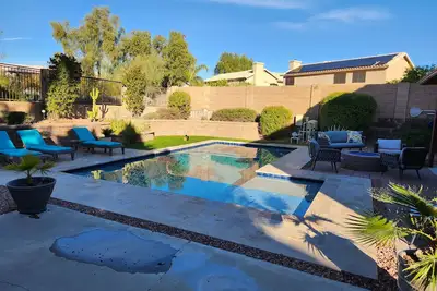 Image de Awesome 4 Br with great backyard - Patio with Tv, Pool, Firepit, Basketball, Bbq