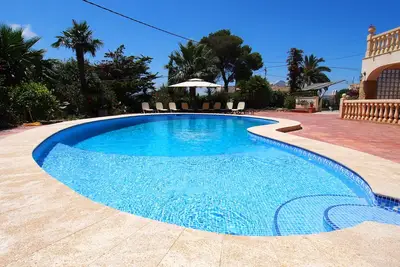 Large modern family villa, heated pool and lovely gardens in a great location.