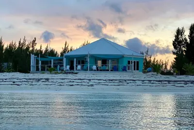 Image de Private Beachfront Home & Dock with endless ocean views