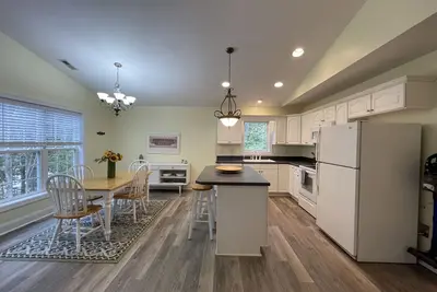 Image de Sunny, welcoming home, close to the beach