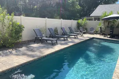 Image de Close to beach! Family-sized home with pool and hot tub.