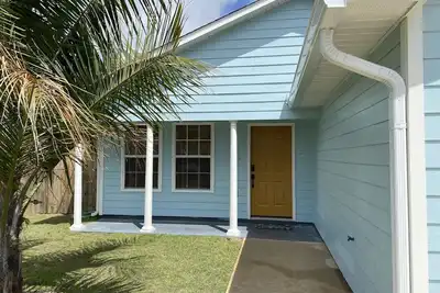 Image de Quiet, dog-friendly, cottage retreat - just 4 minutes from the beach!