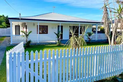 Image de Mojo’s Salt & Pepper Cottage, 500m to beach