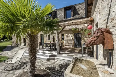 Image de La Case à Tom avec parc arboré clos, piscine privée en Lozère