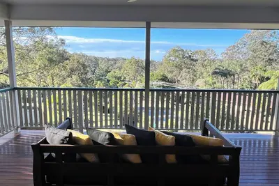 Image de Unwind in comfort & elegance in a peaceful neighbourhood. 30 mins from City