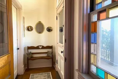Image de Historic 1884 Victorian Downstairs Unit. Walk to everything! Close to elk!