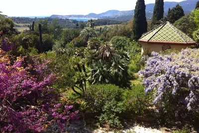 Image de Un petit coin de paradis dans un Jardin Méditerranéen avec vue mer